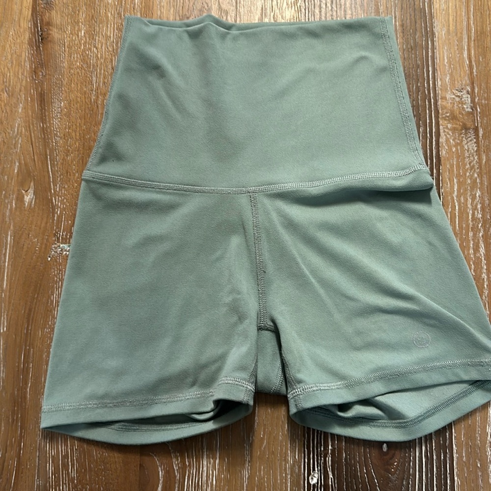 Gilly Hicks FIND YOUR HAPPY PLACE shorts, GREEN , Size XS